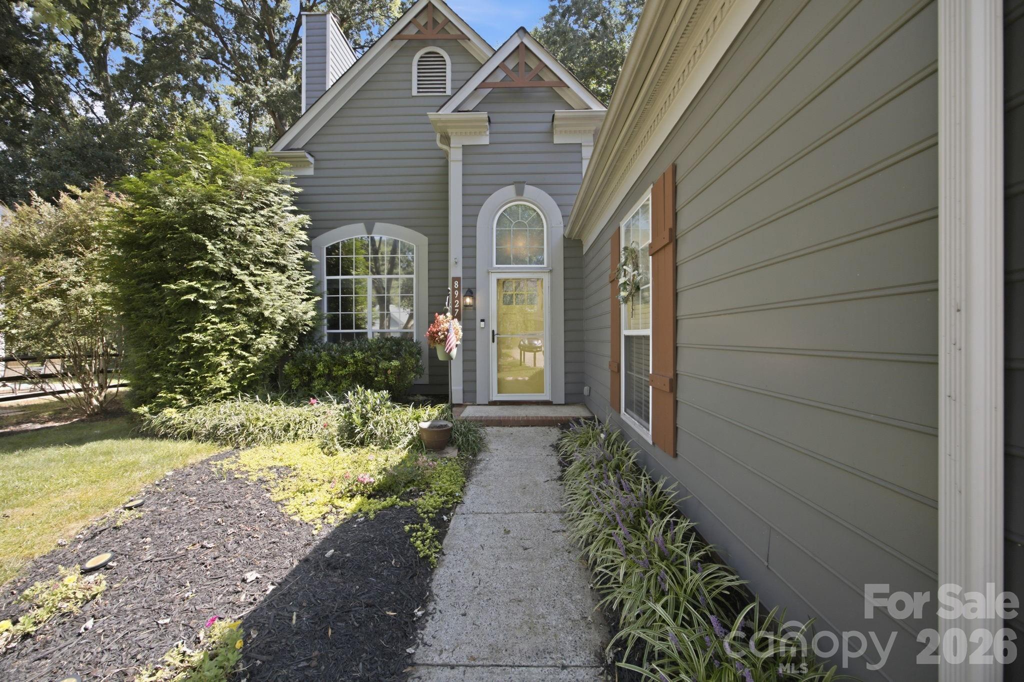 8927 Raven Park Drive Property Photo 2