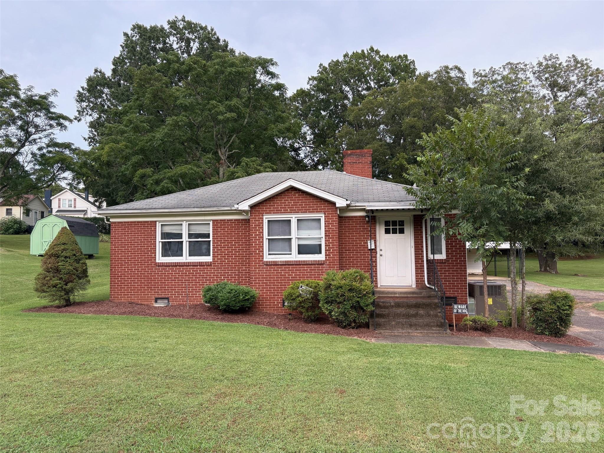 316 E Statesville Avenue Property Photo 1