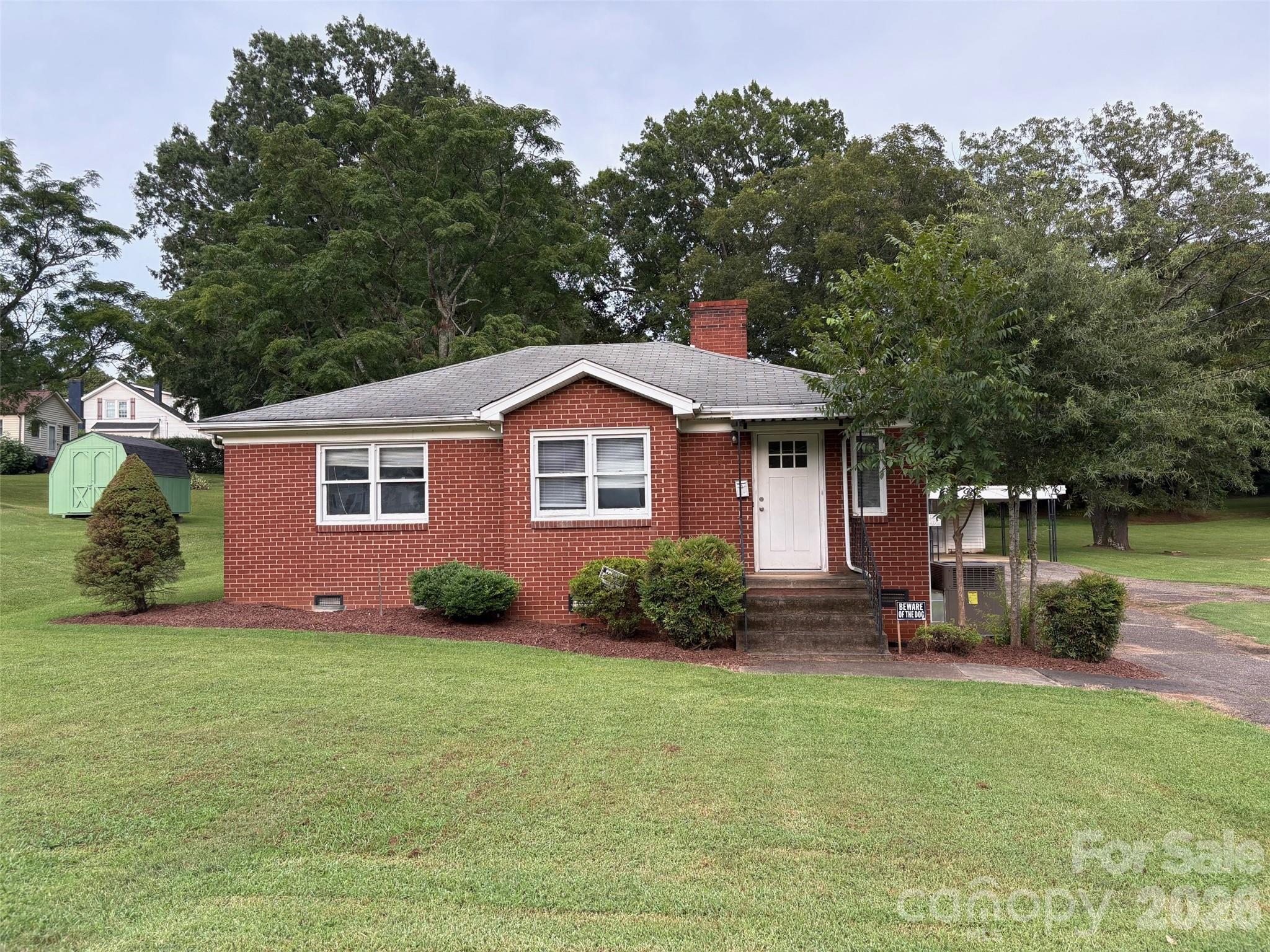 316 E Statesville Avenue Property Photo 2