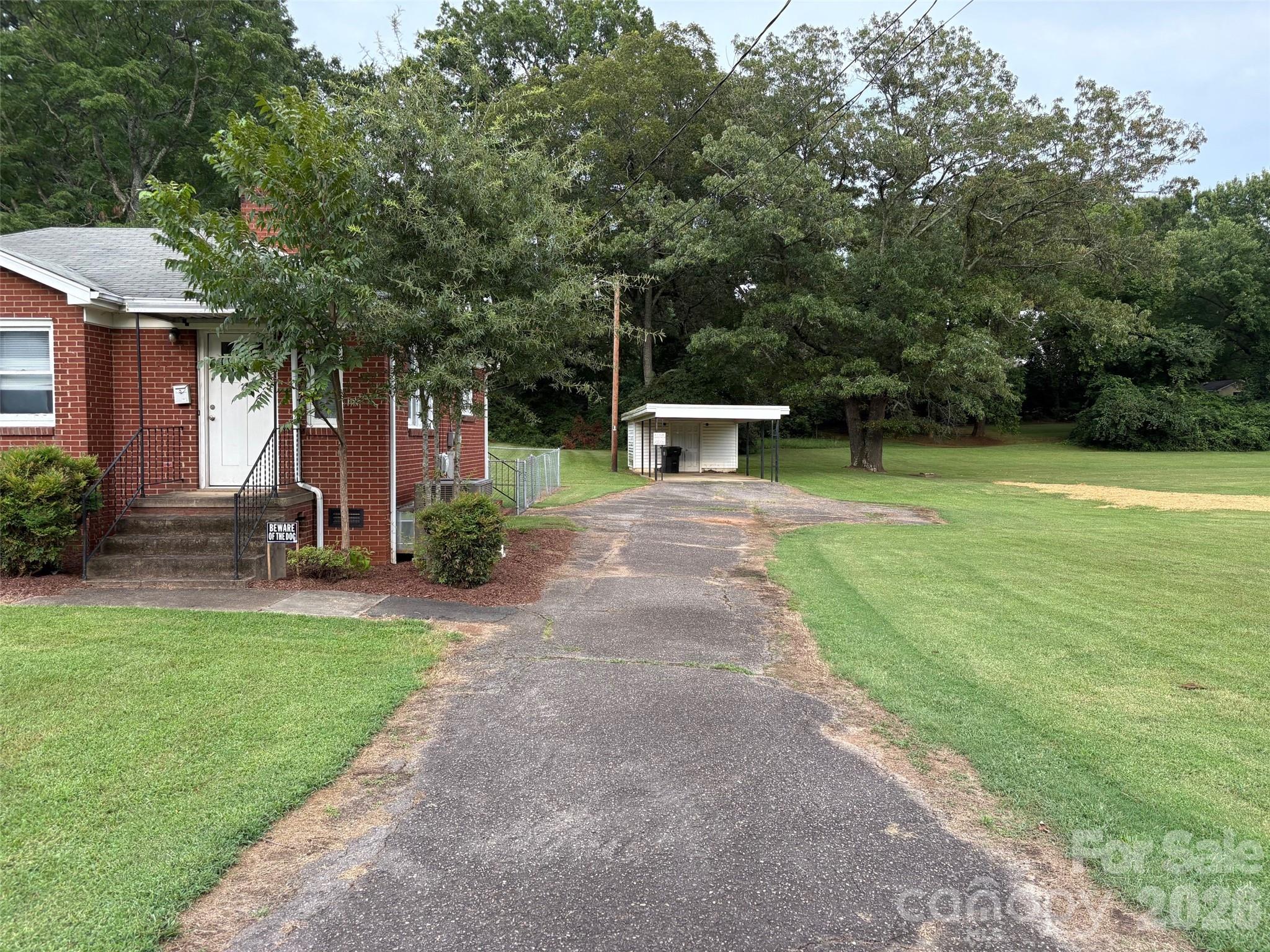 316 E Statesville Avenue Property Photo 3