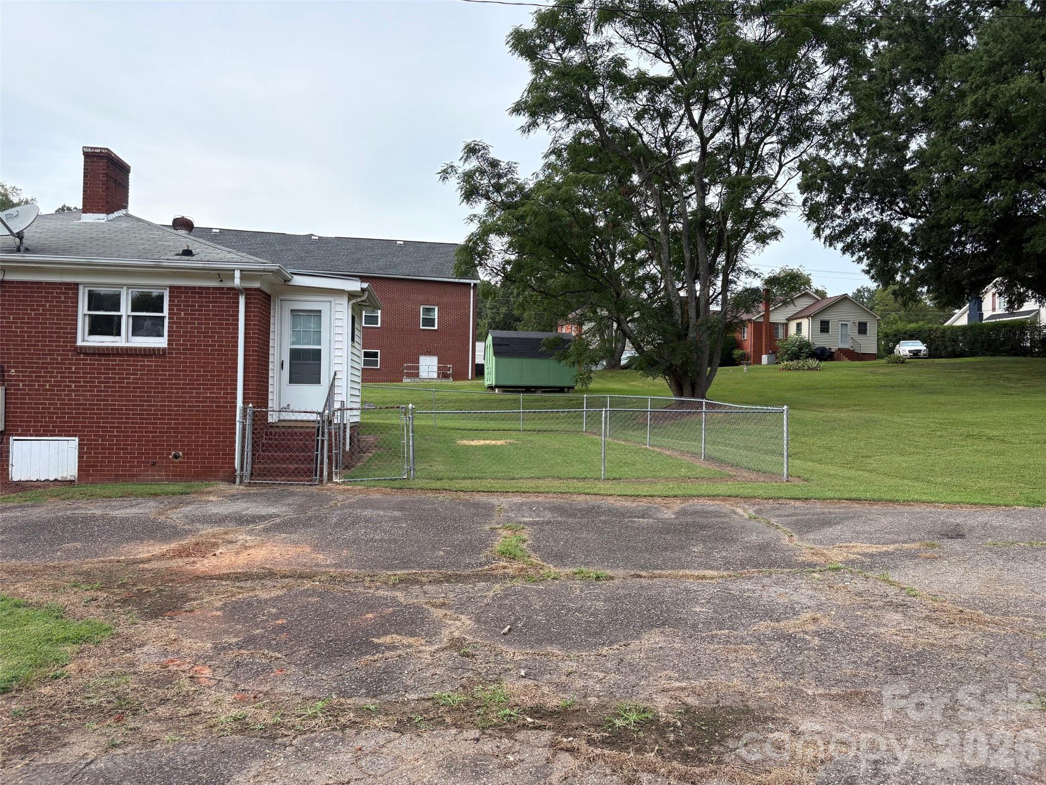 316 E Statesville Avenue Property Photo 4