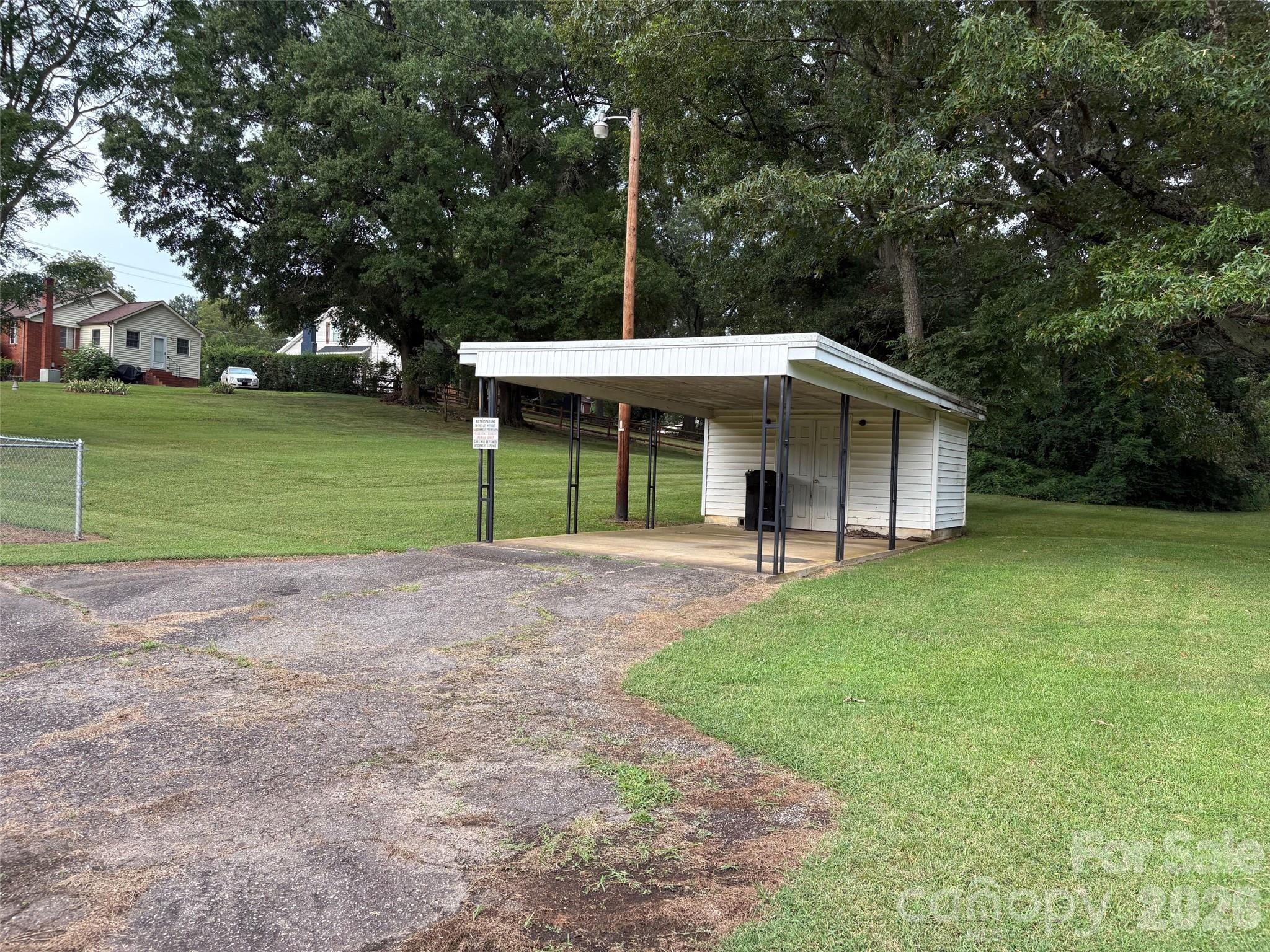 316 E Statesville Avenue Property Photo 7