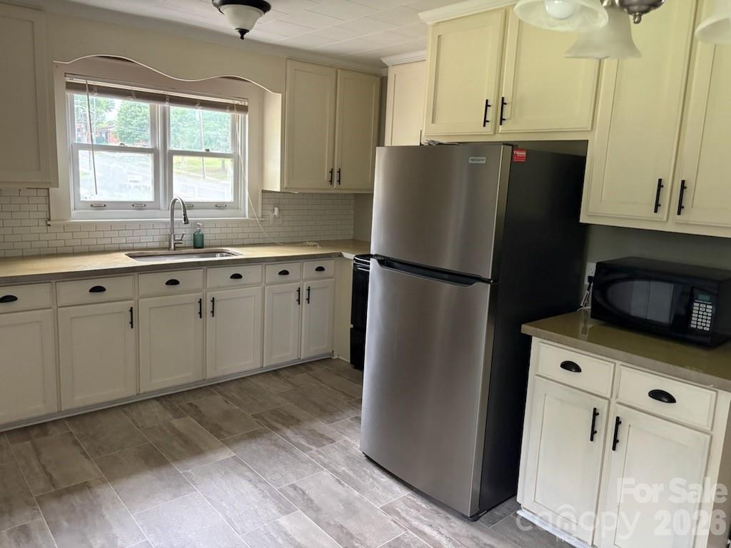 316 E Statesville Avenue Property Photo 8