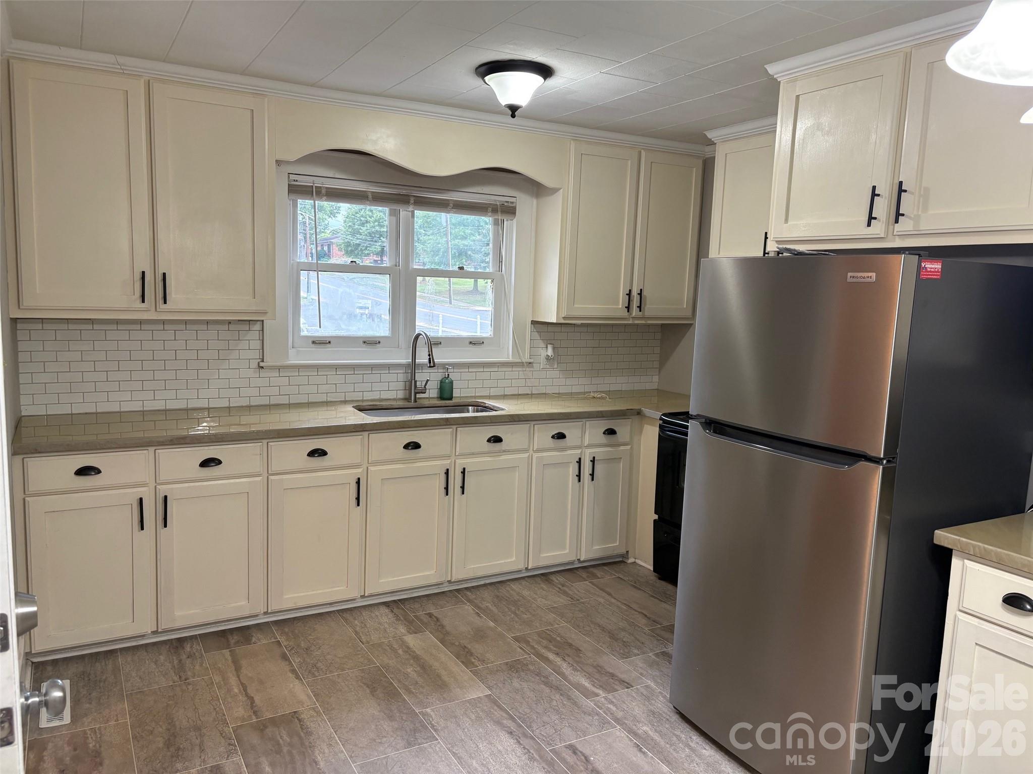 316 E Statesville Avenue Property Photo 11