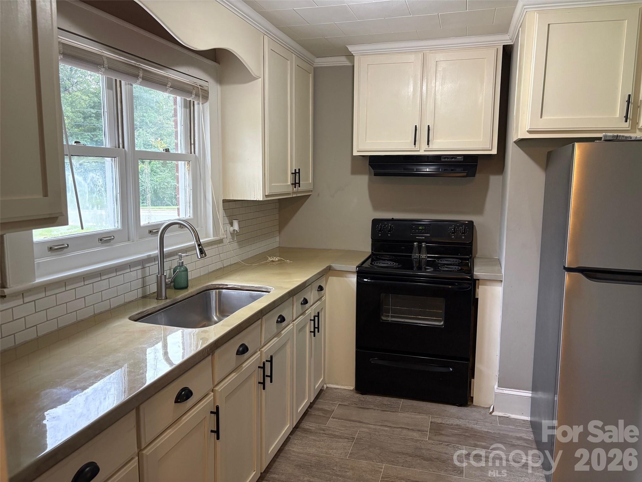 316 E Statesville Avenue Property Photo 15