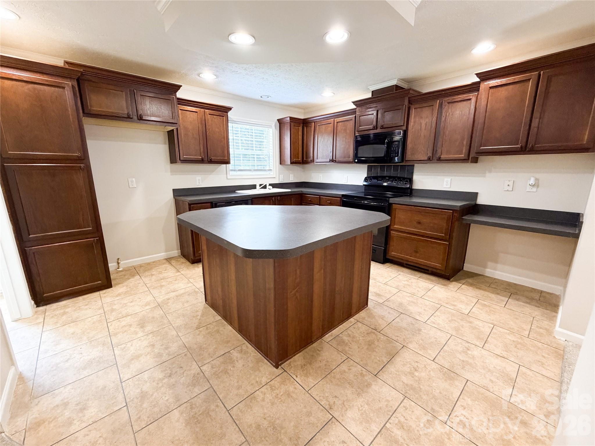 3556 Oakwood Avenue Property Photo 4