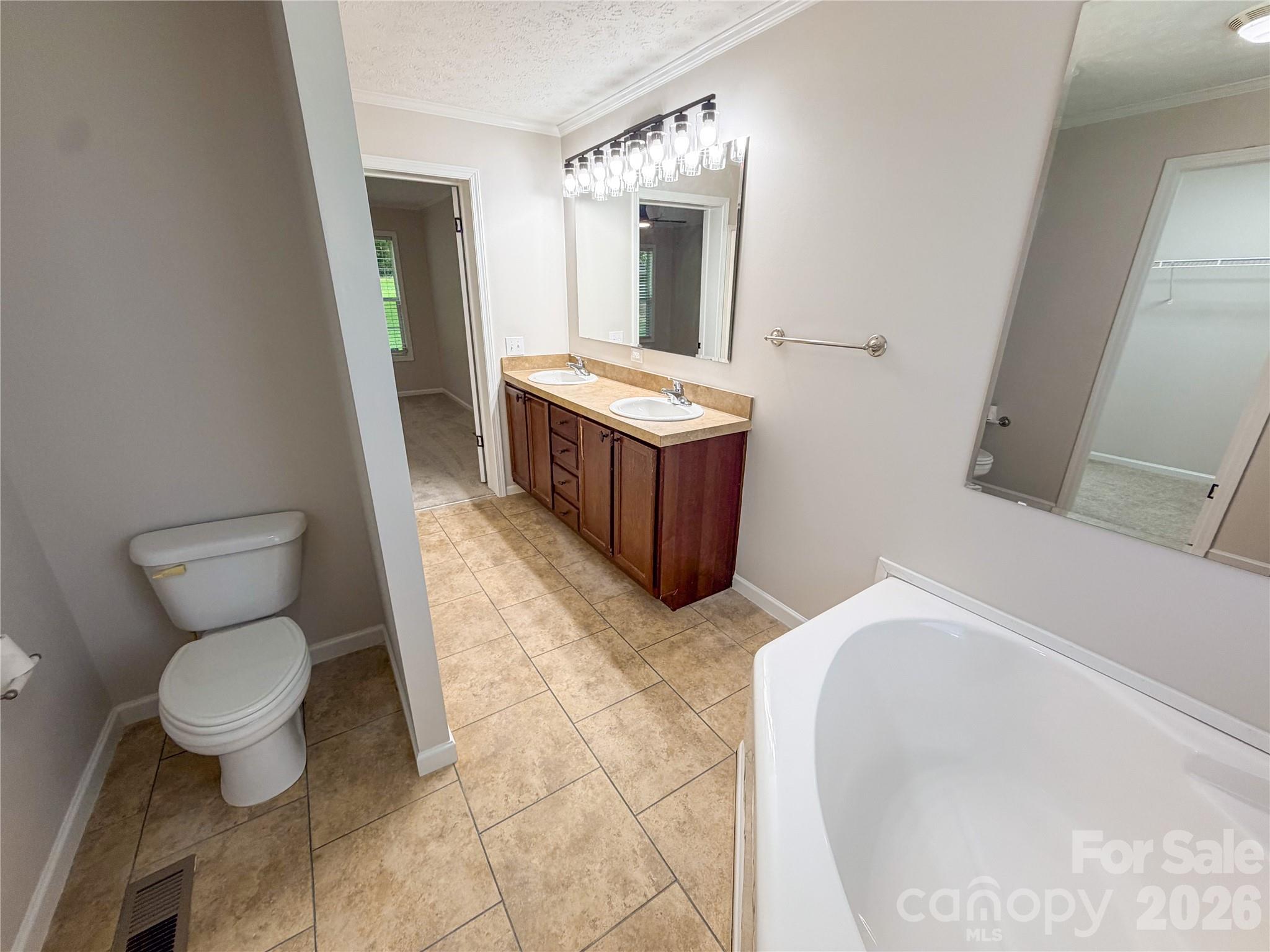 3556 Oakwood Avenue Property Photo 11