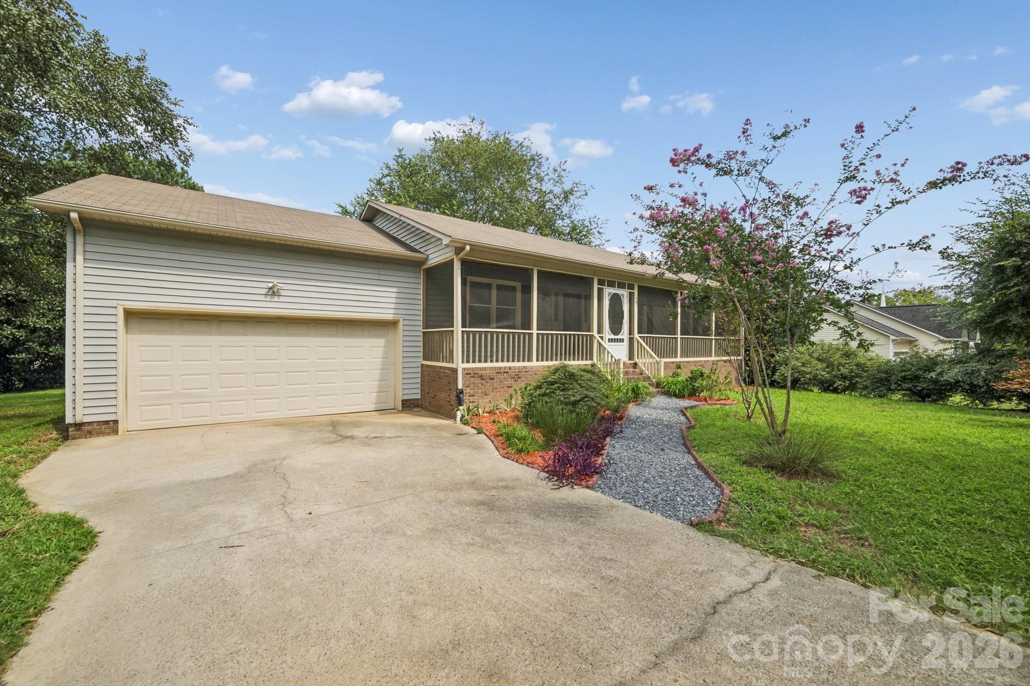 282 Honeycutt Drive Property Photo 1