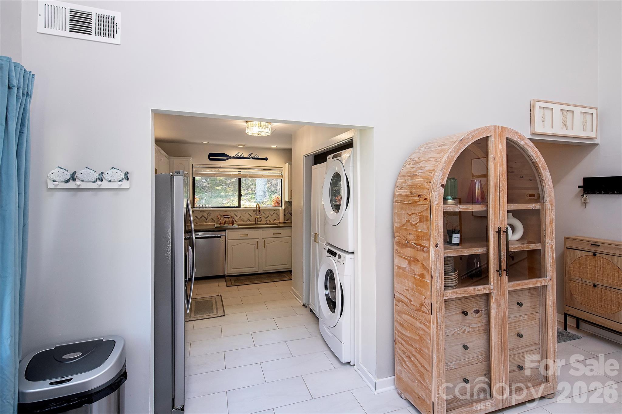 4132 Charlotte Highway C Property Photo 9