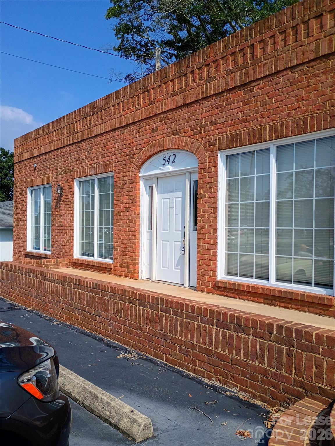 542 Oak Street Property Photo 3