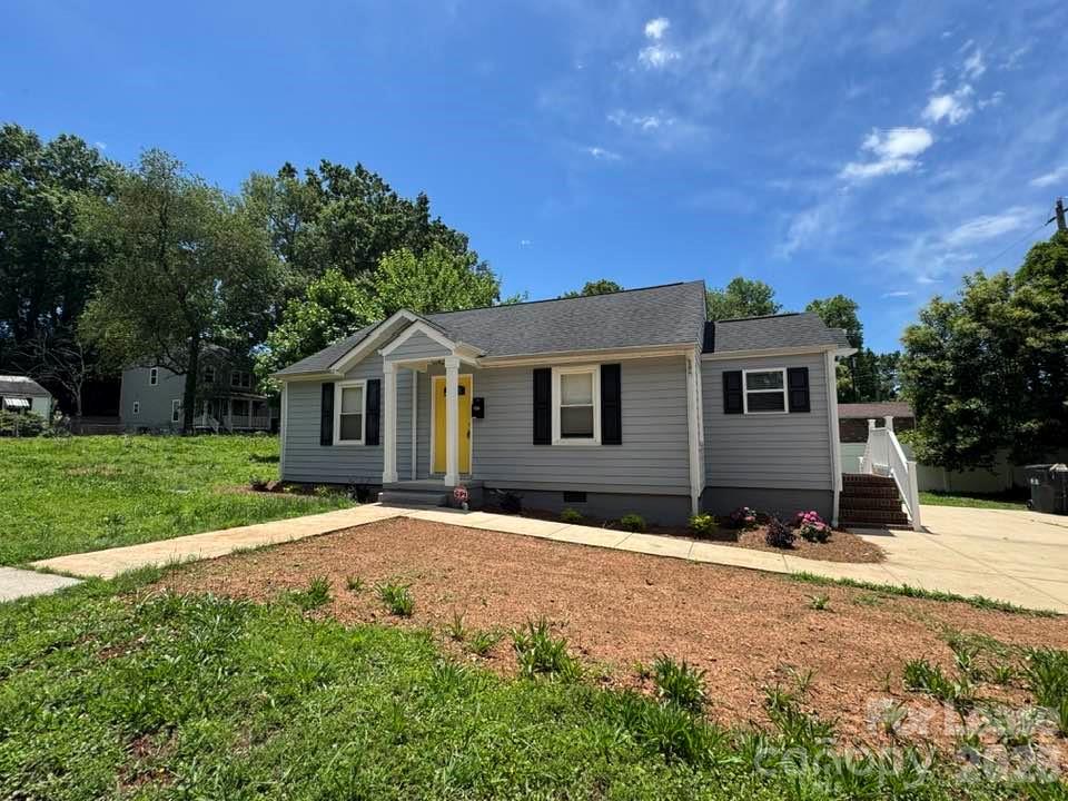 2401 Roslyn Avenue Property Photo 1
