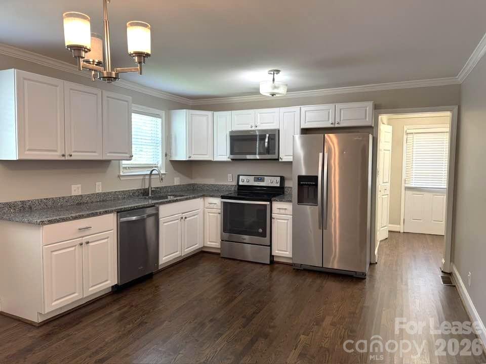 2401 Roslyn Avenue Property Photo 3