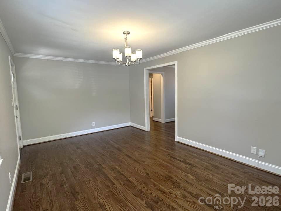 2401 Roslyn Avenue Property Photo 6