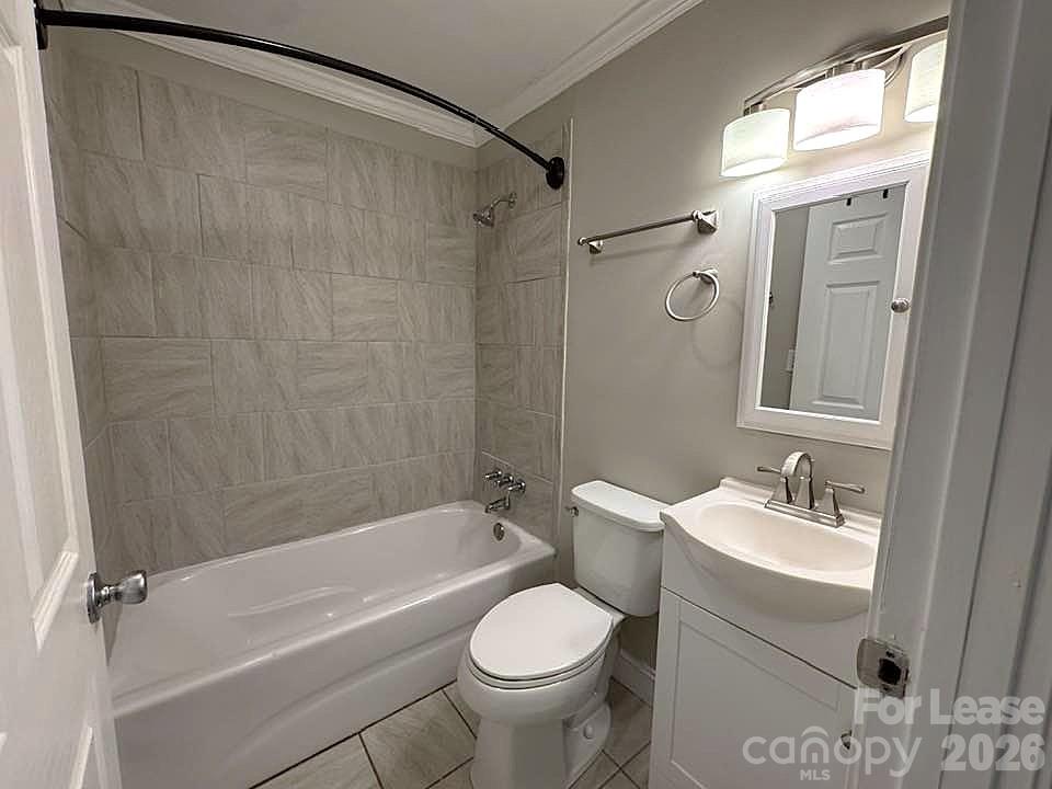 2401 Roslyn Avenue Property Photo 11