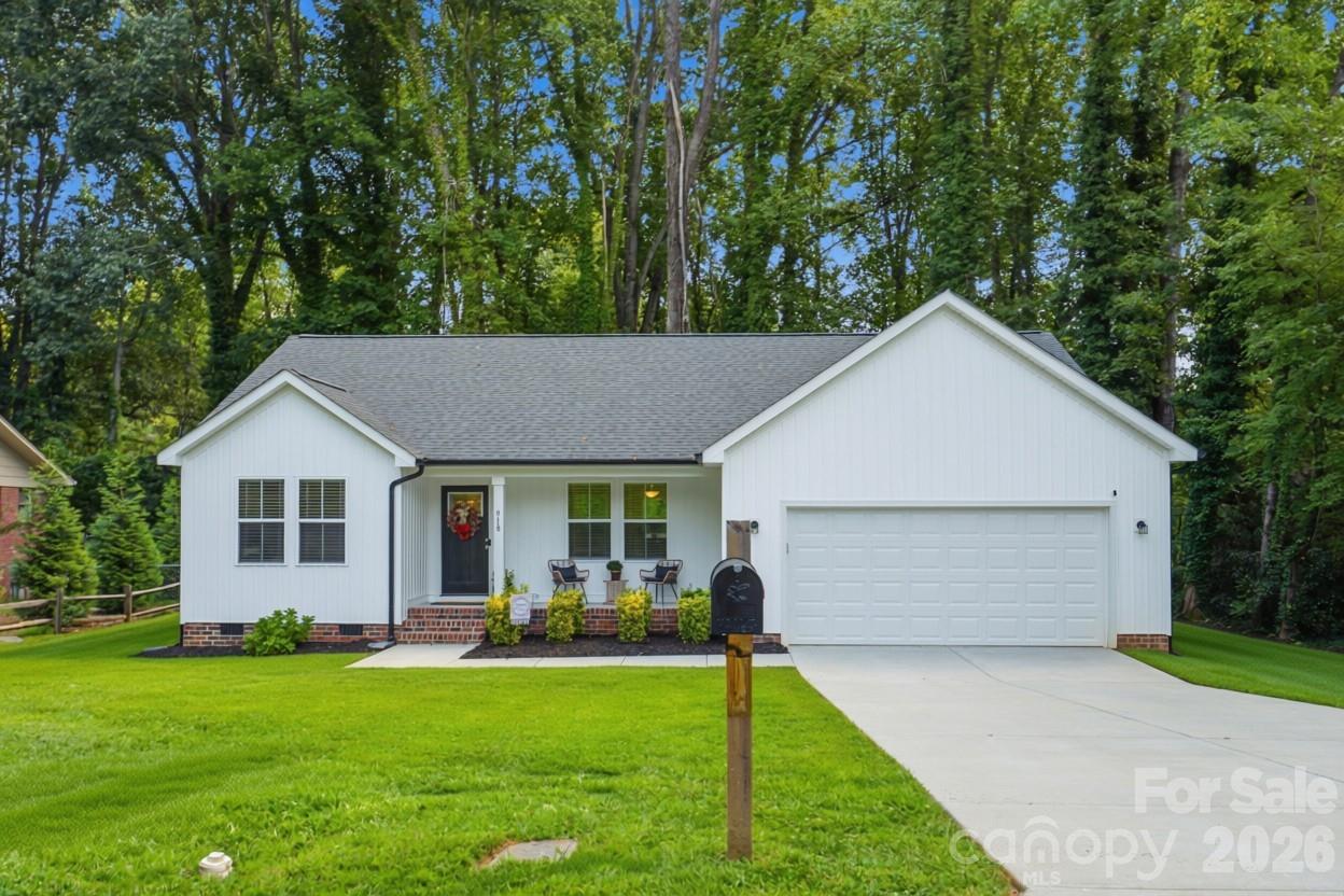 918 Brookwood Court Property Photo 1