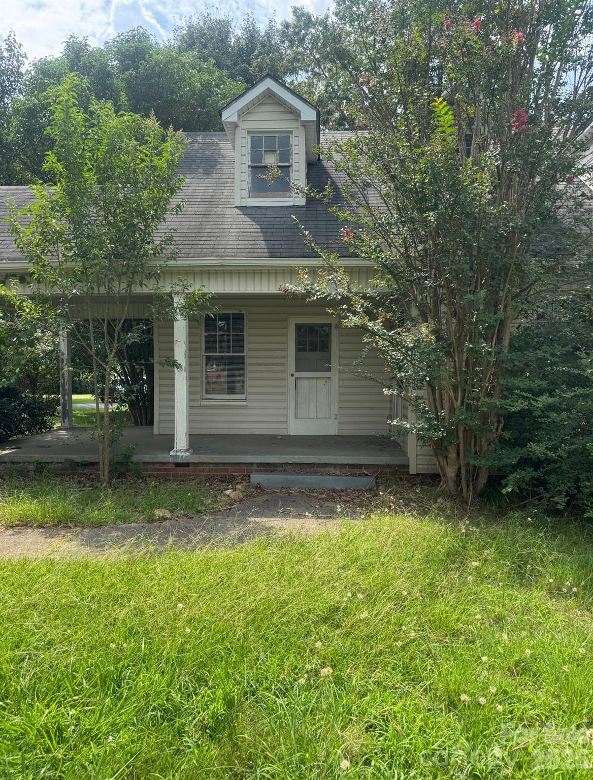 903 W Main Street Property Photo 1