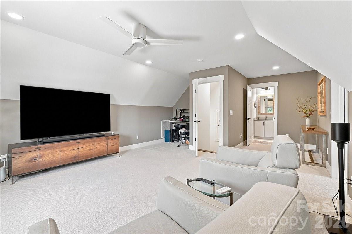 16 Marion Meadow Lane Property Photo 32