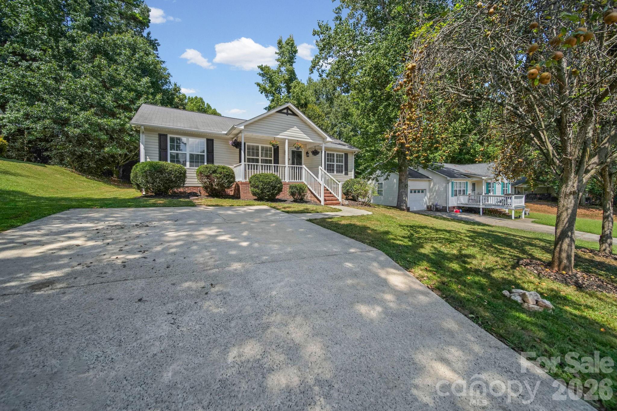 2425 Red Tip Drive Property Photo 4