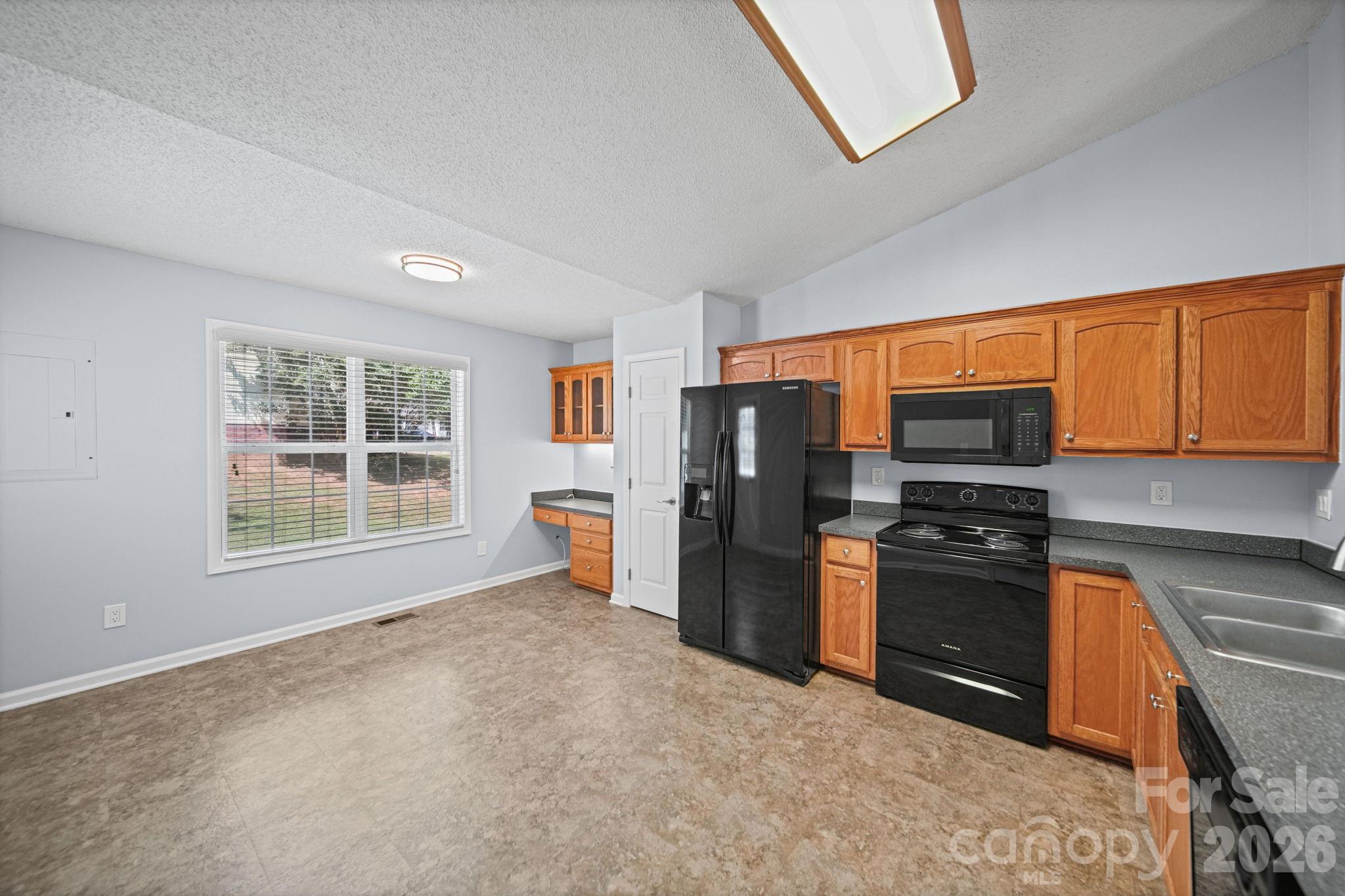 2425 Red Tip Drive Property Photo 15
