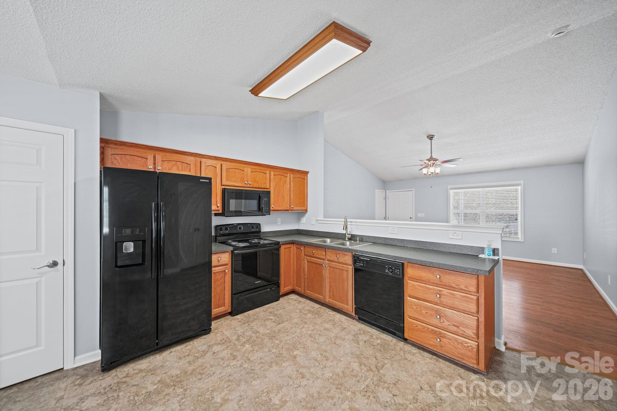 2425 Red Tip Drive Property Photo 16