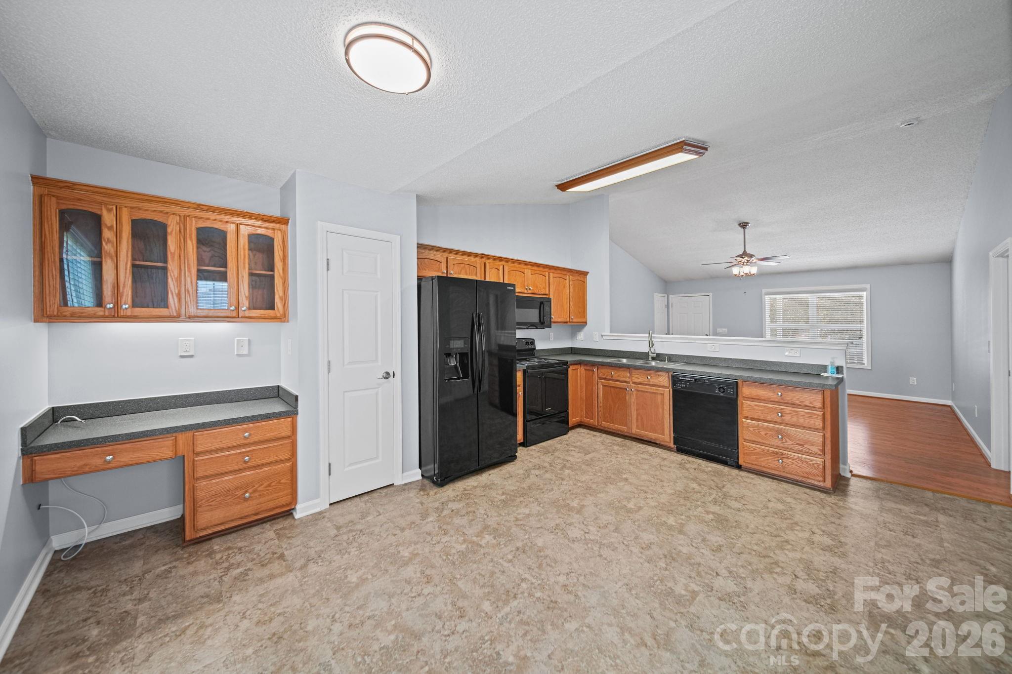 2425 Red Tip Drive Property Photo 18