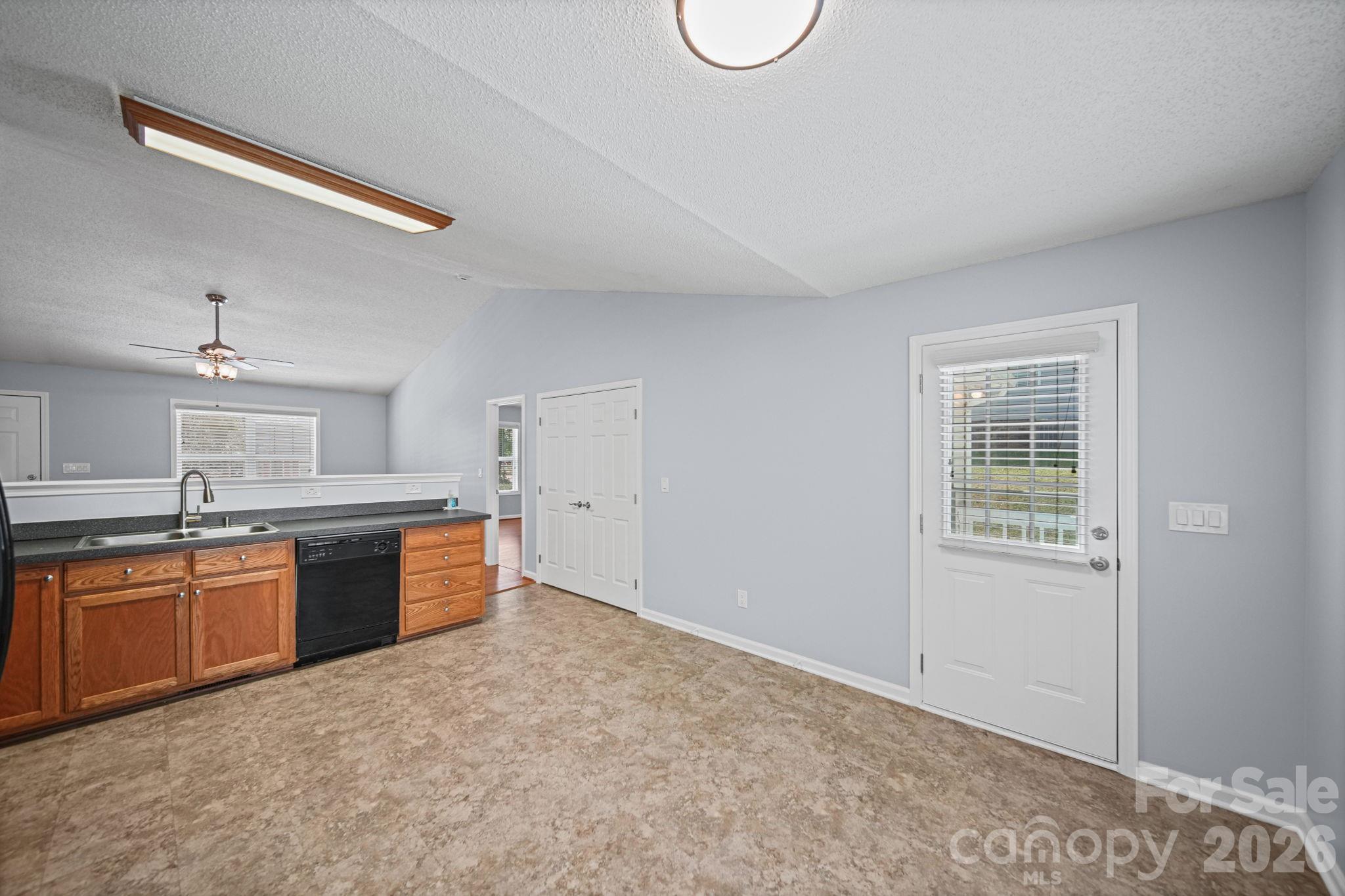 2425 Red Tip Drive Property Photo 19