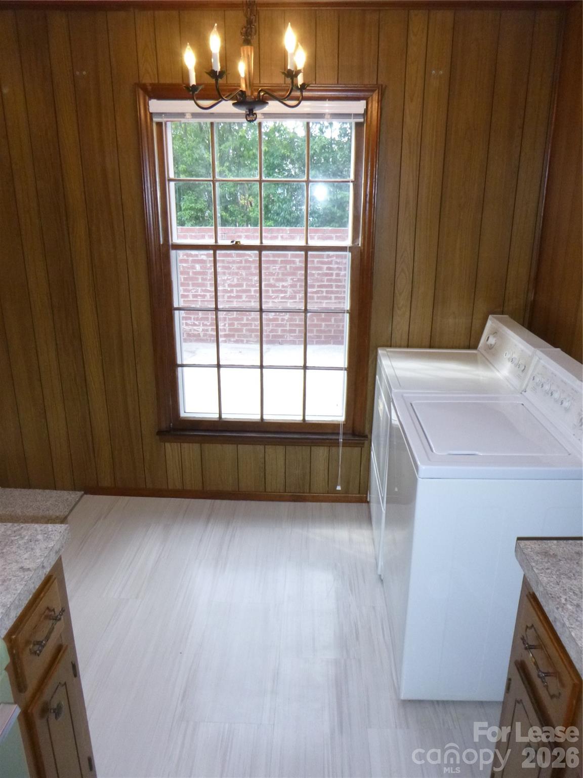 1306 Lomax Avenue A Property Photo 4