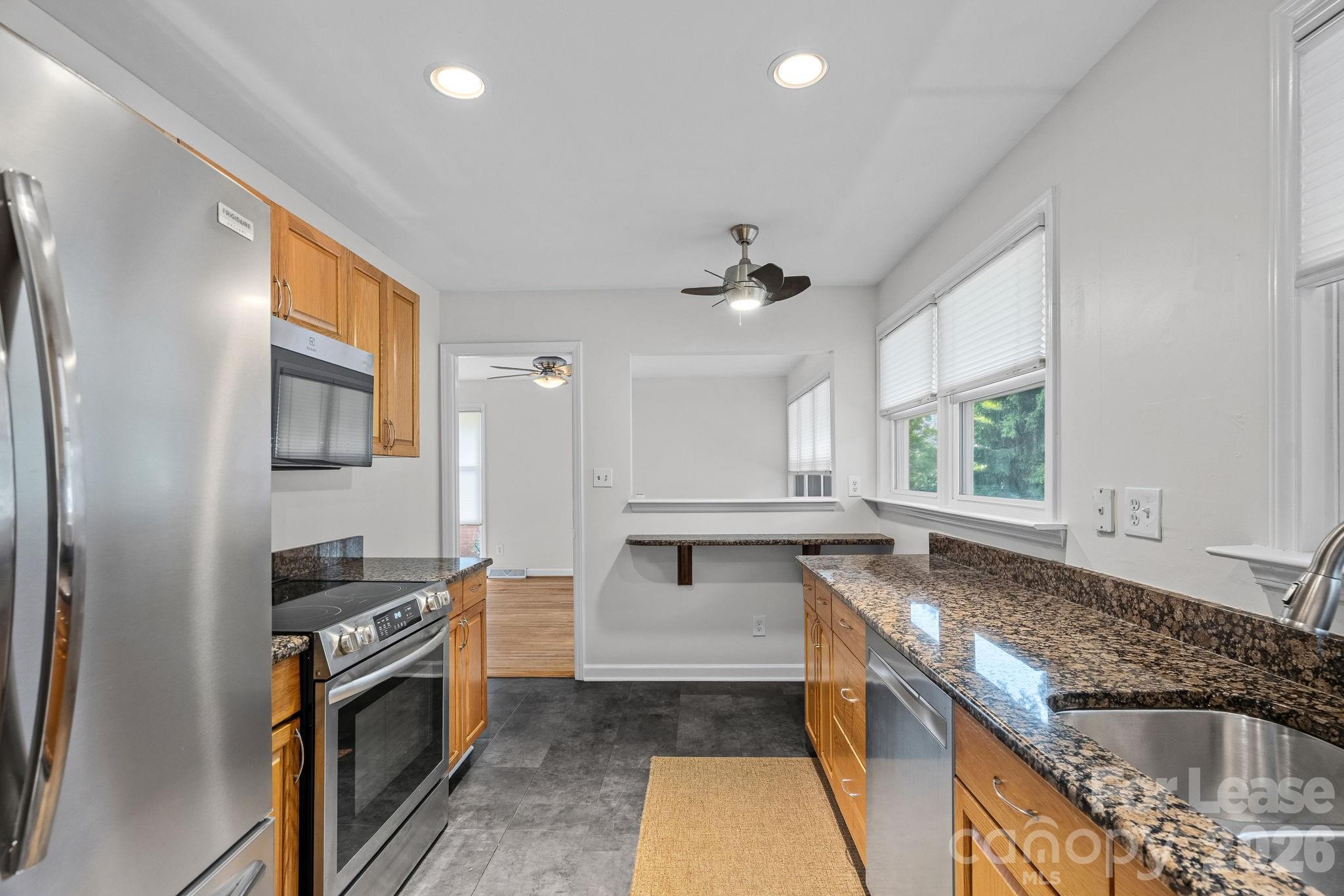 4231 Mantle Court Property Photo 6