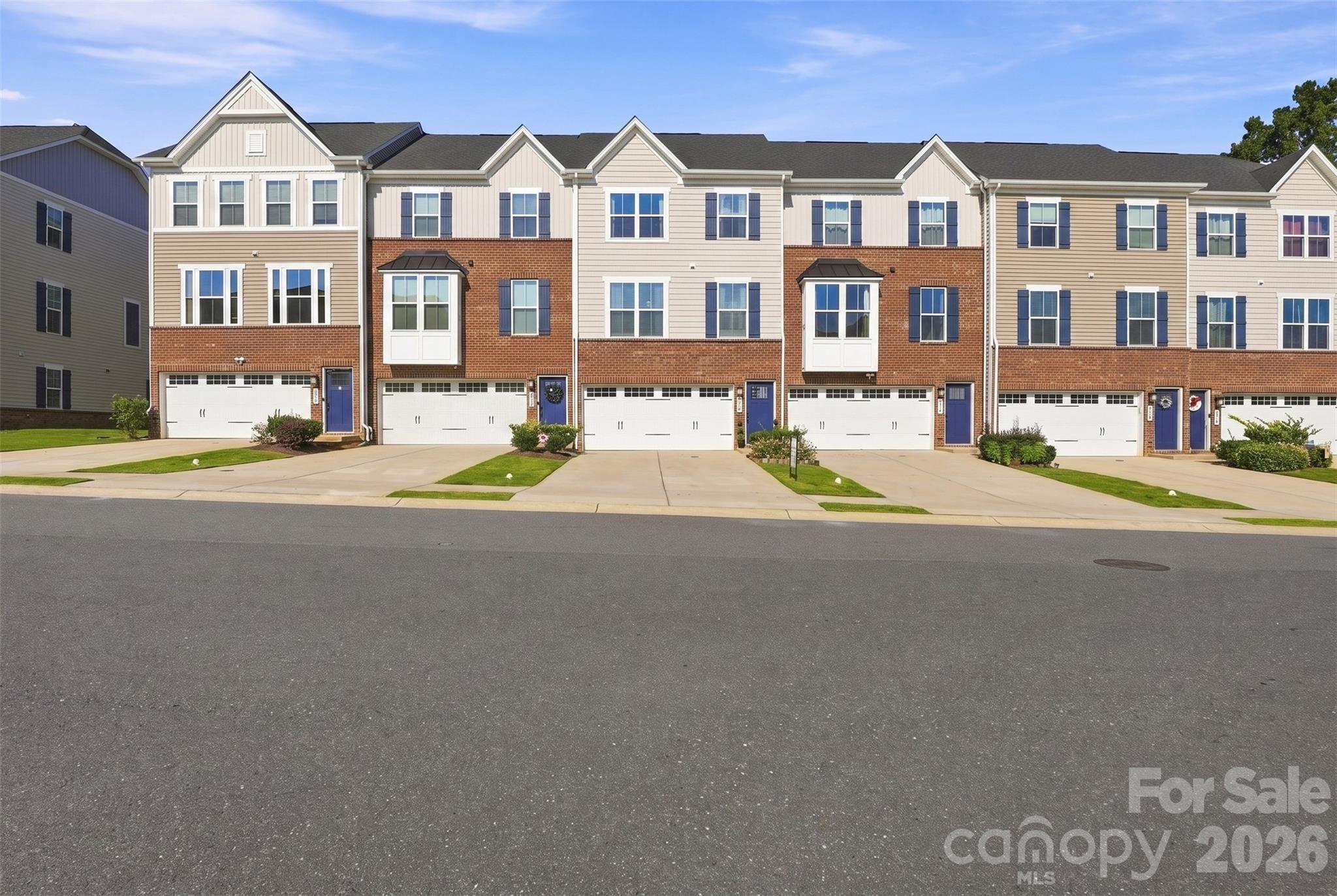2586 Grantham Place Drive Property Photo 1
