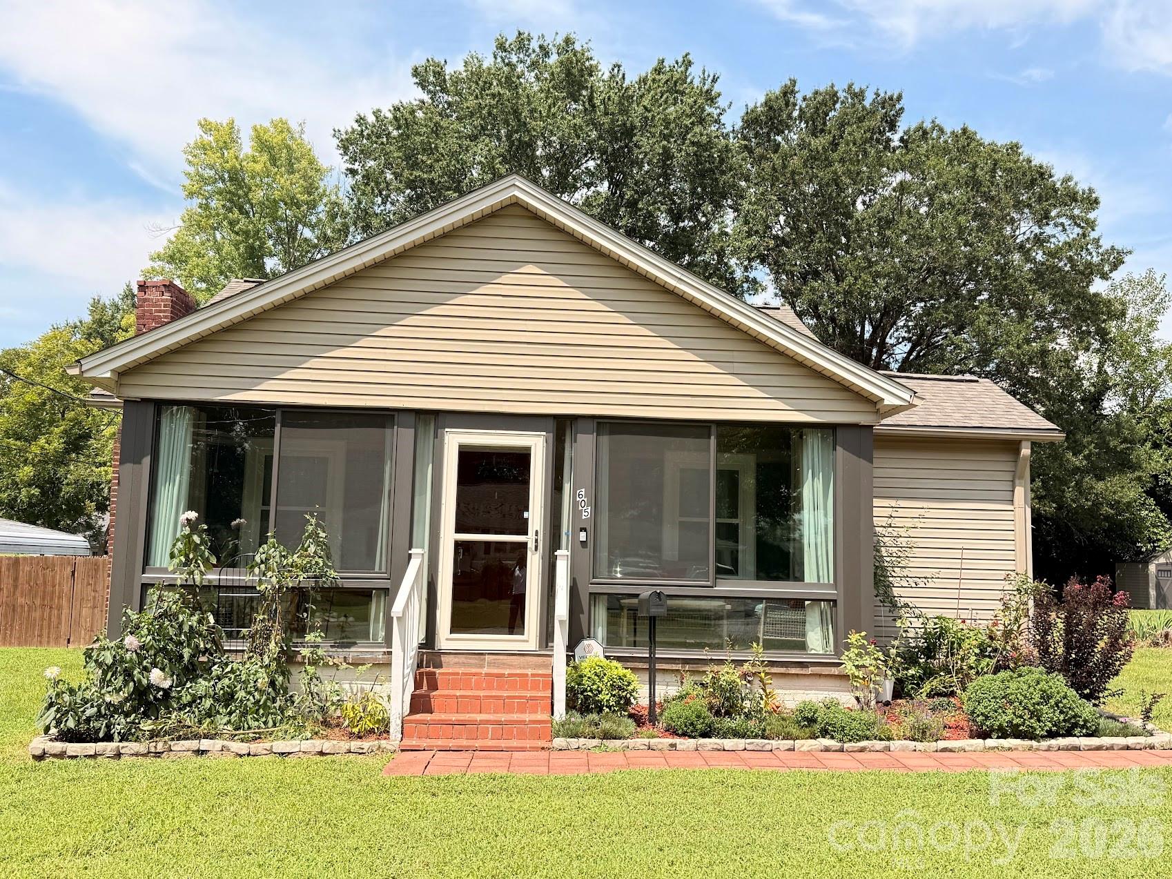 605 Peach Street Property Photo 1