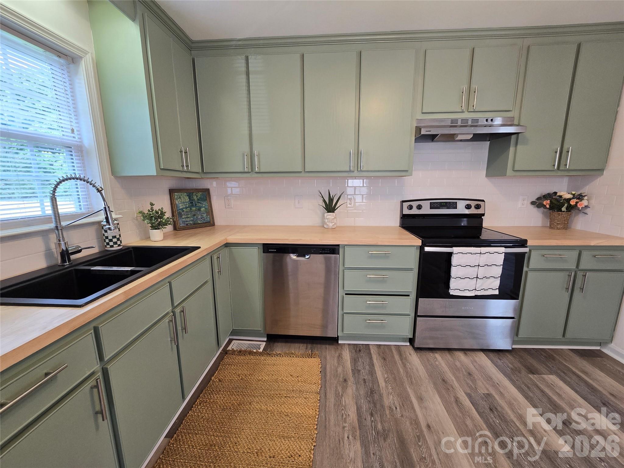 118 Oakwood Avenue Property Photo 4