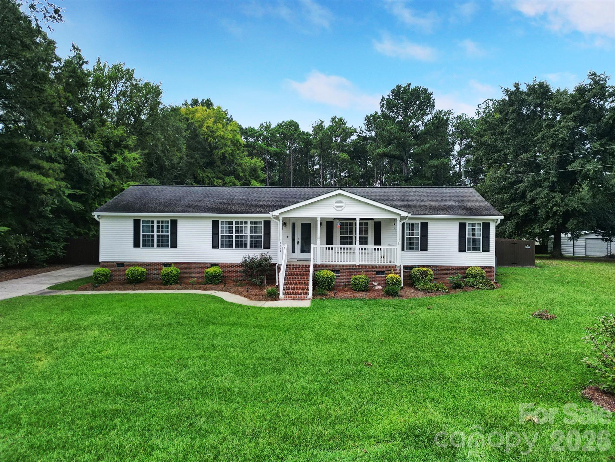 1421 Suttle Road Property Photo 1
