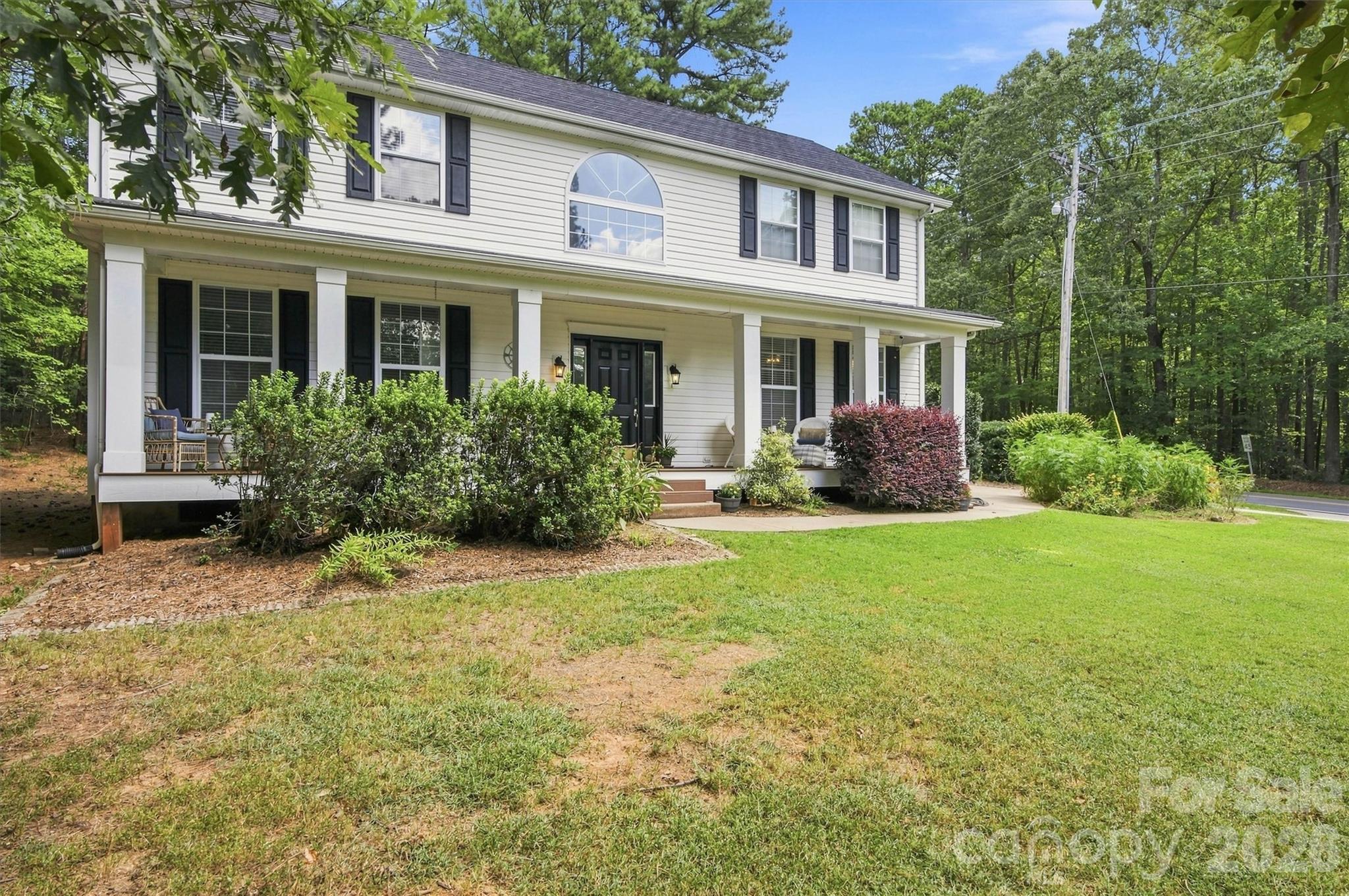 3686 Lake Bluff Drive Property Photo 3
