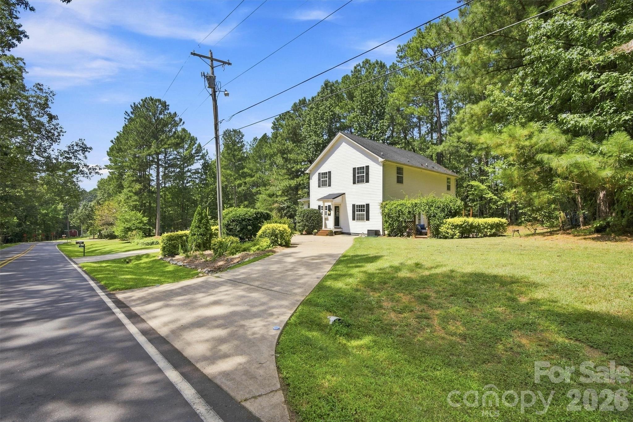3686 Lake Bluff Drive Property Photo 4