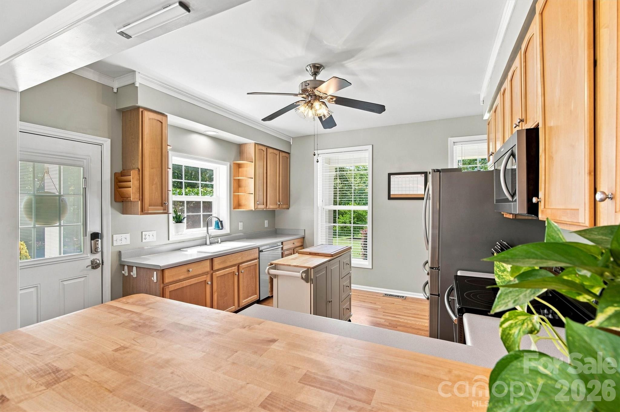 3686 Lake Bluff Drive Property Photo 12
