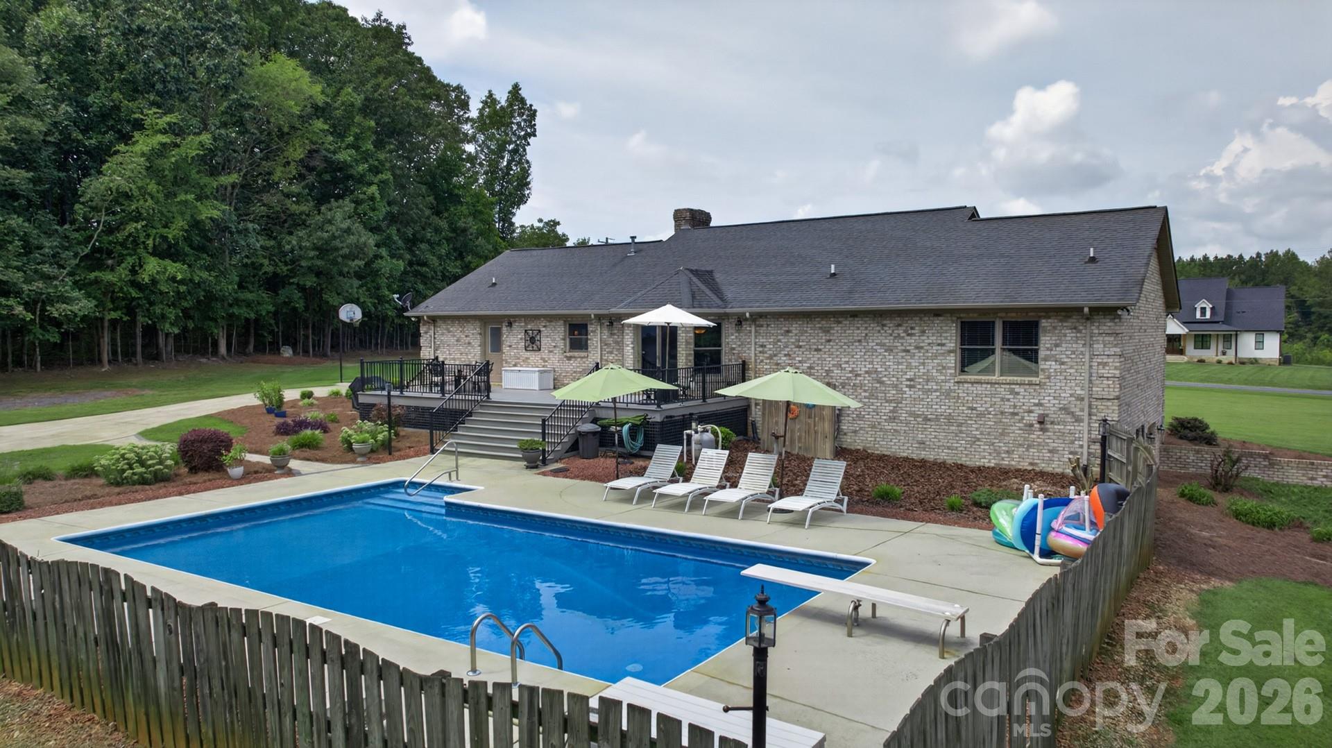 525 Gin Road Property Photo 3