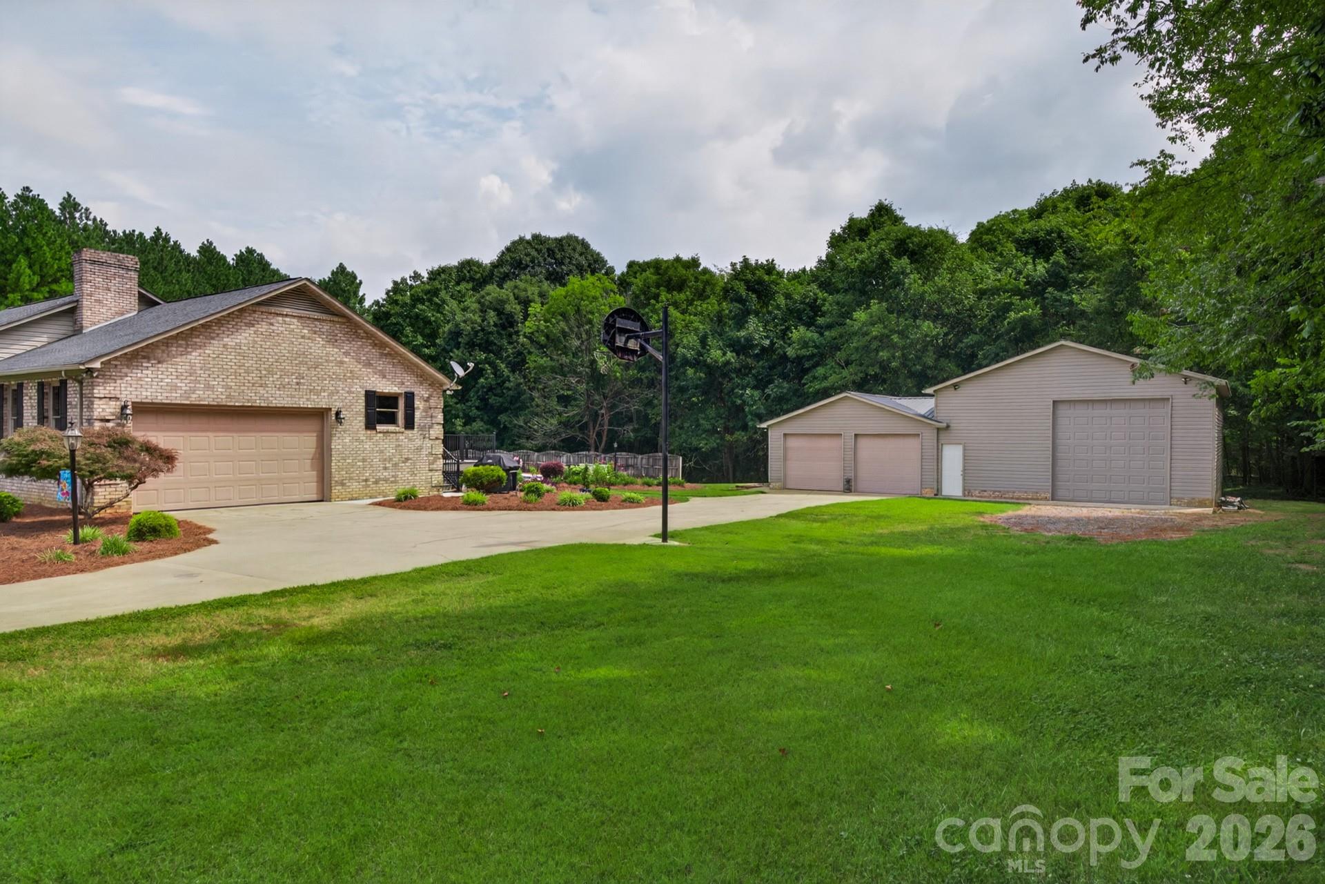 525 Gin Road Property Photo 4