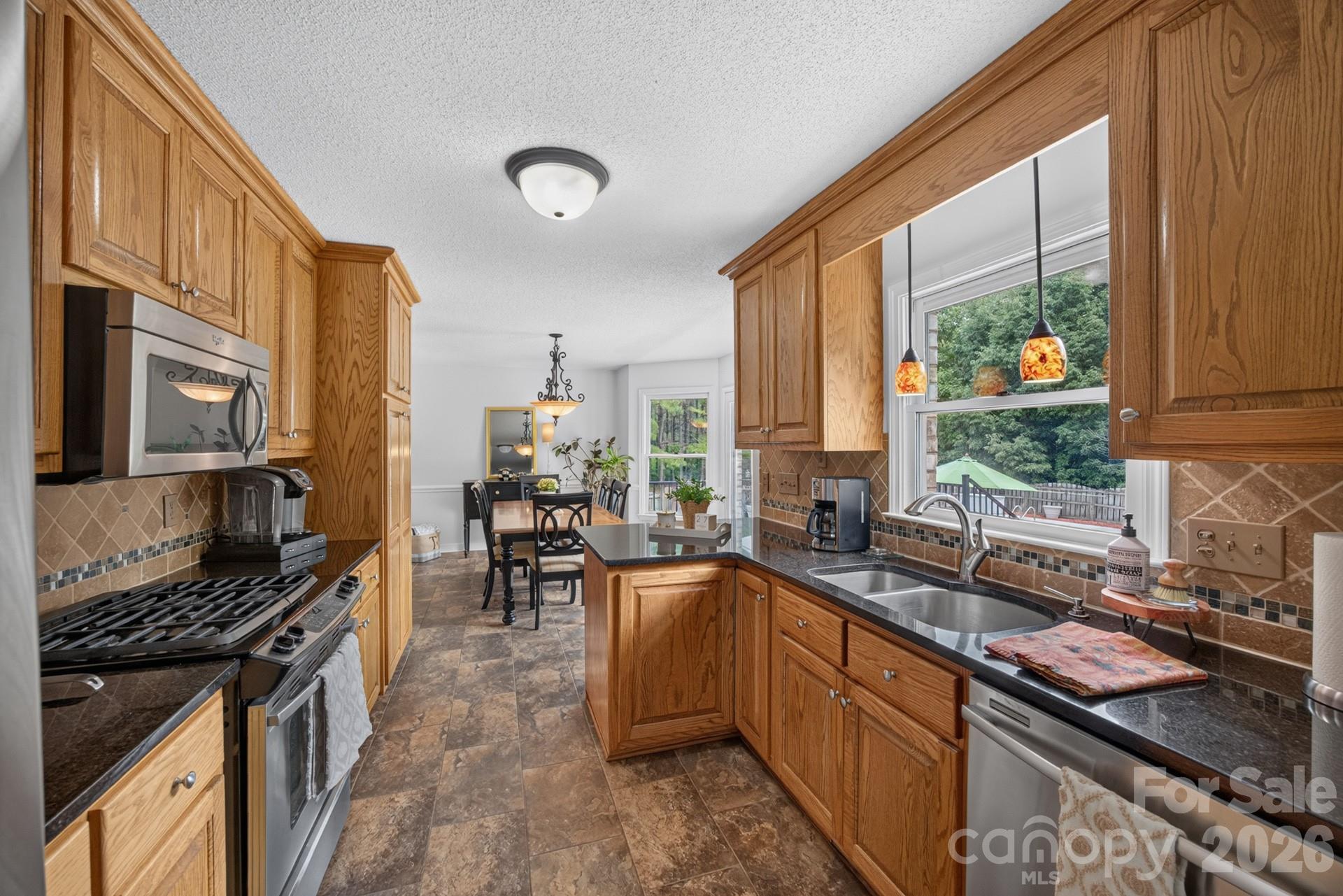 525 Gin Road Property Photo 12