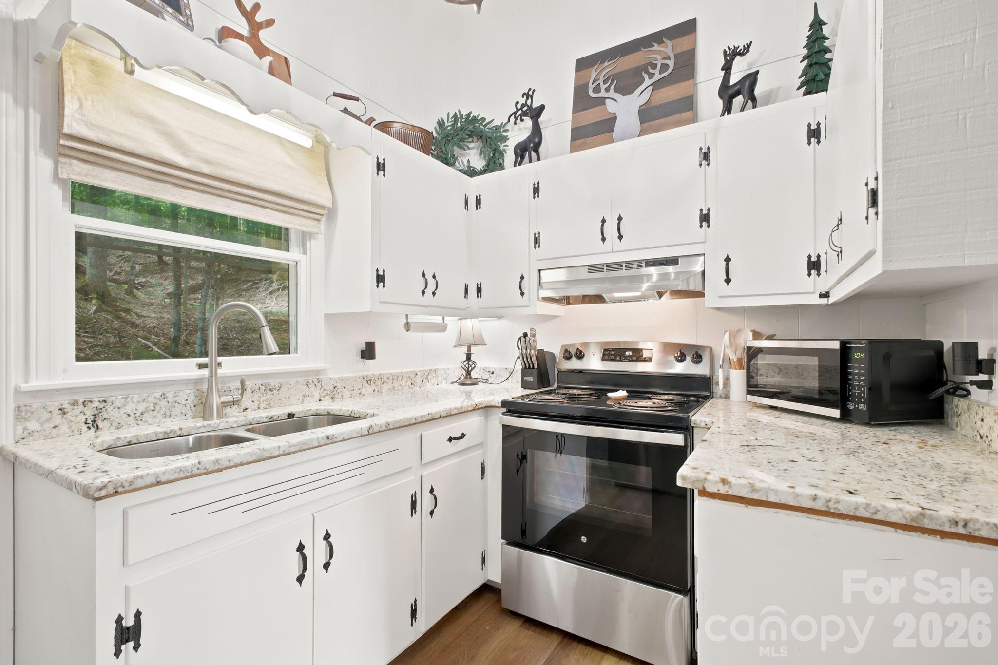 242 Charter Hills Road Property Photo 6