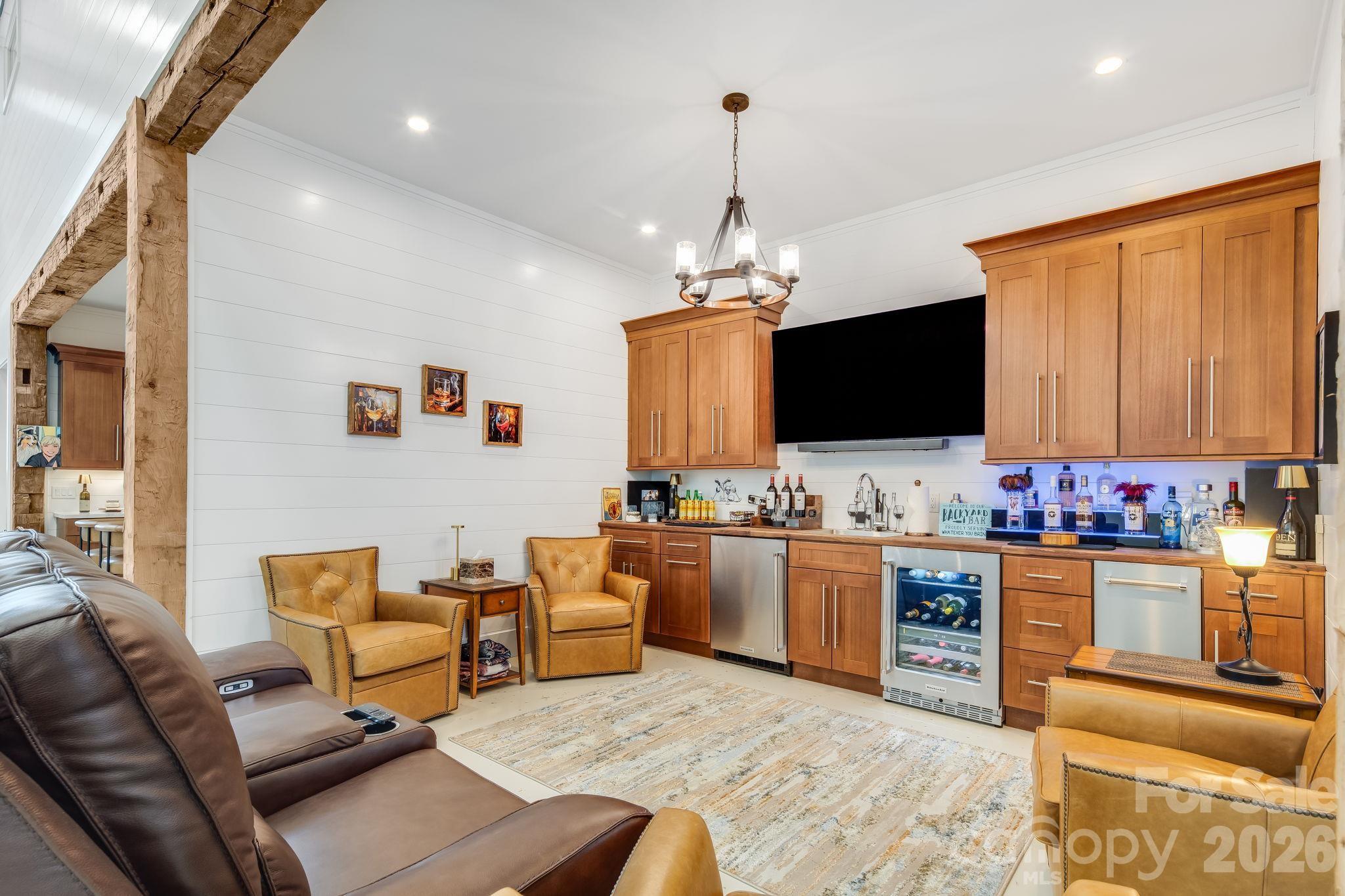 115 Speed Way B Property Photo 3