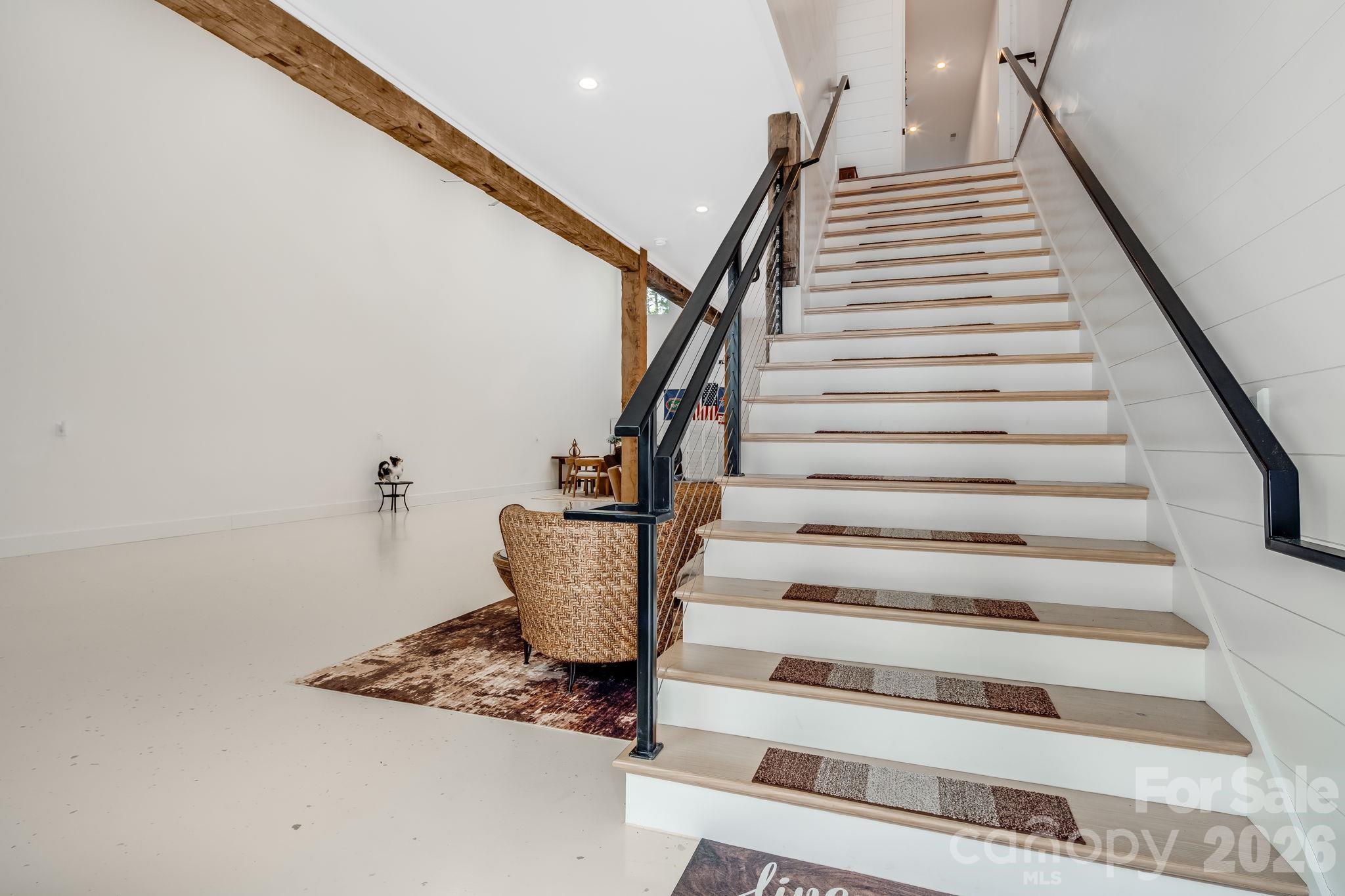 115 Speed Way B Property Photo 6