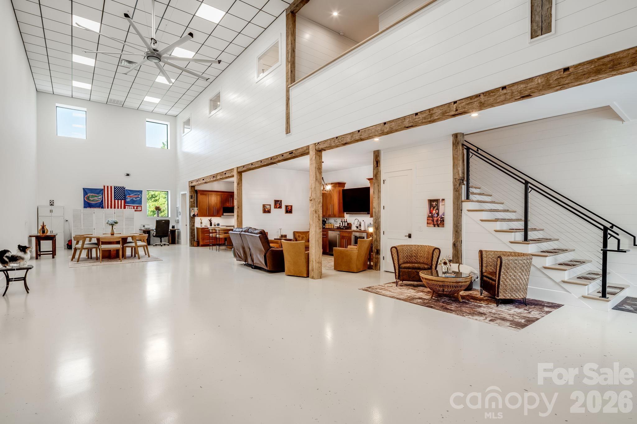 115 Speed Way B Property Photo 8