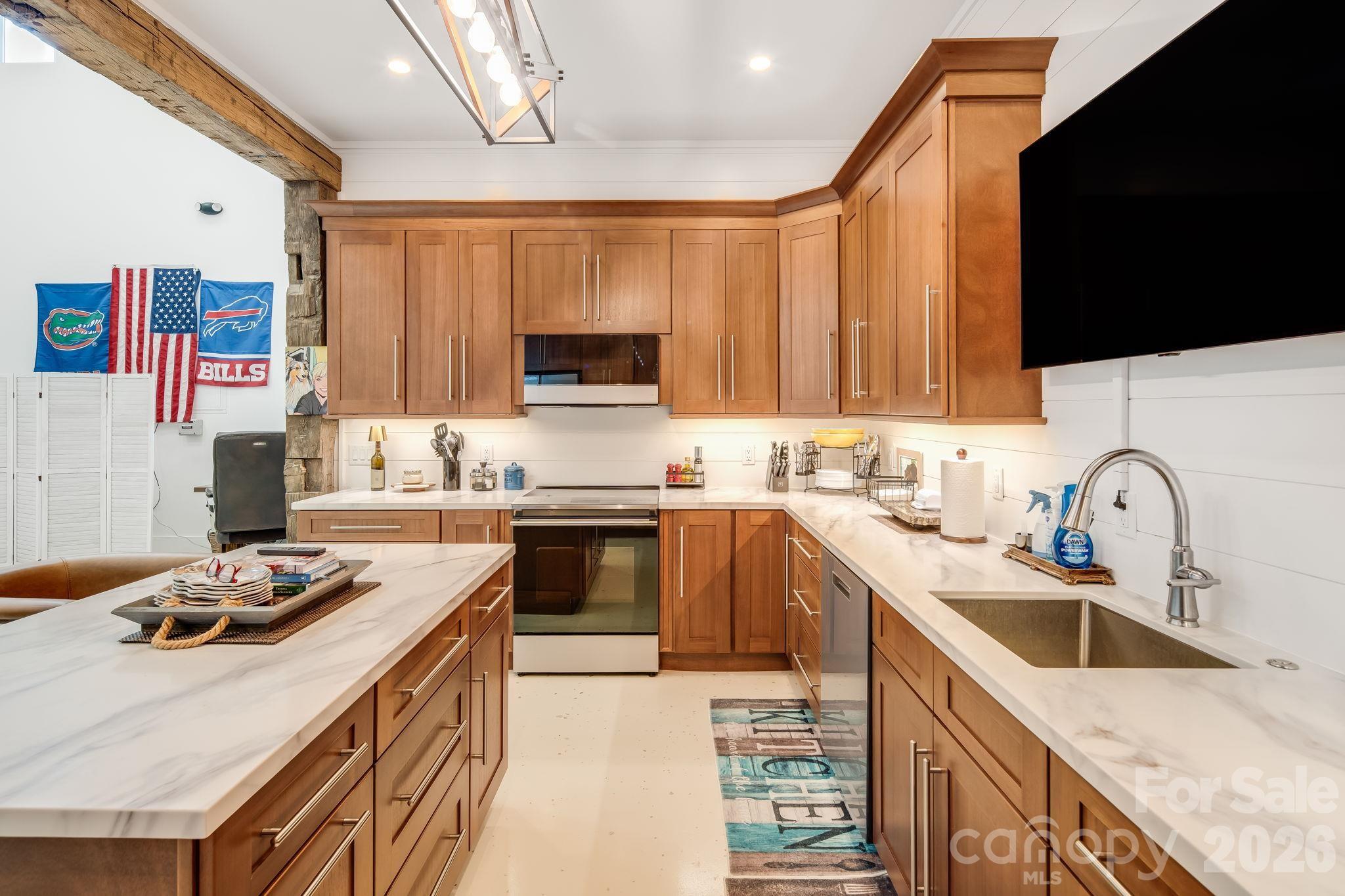115 Speed Way B Property Photo 15