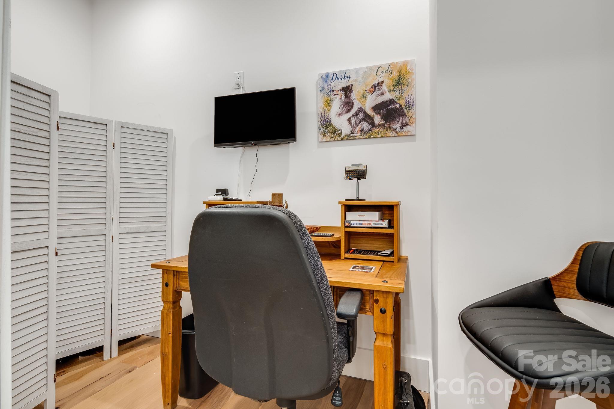 115 Speed Way B Property Photo 21