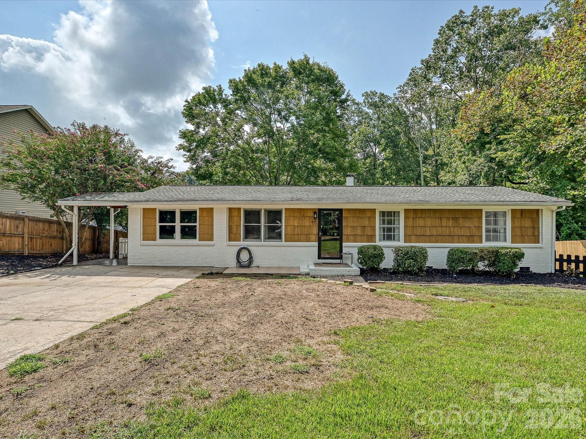 513 Paradise Circle Property Photo 1