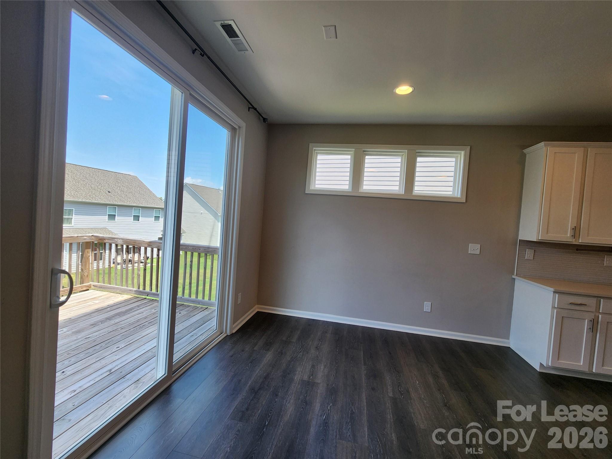 194 Winterberry Street Property Photo 6