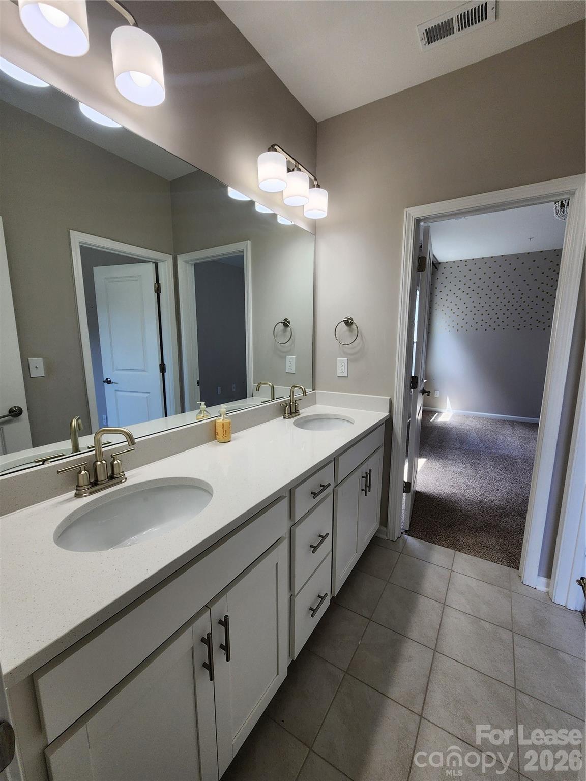 194 Winterberry Street Property Photo 28