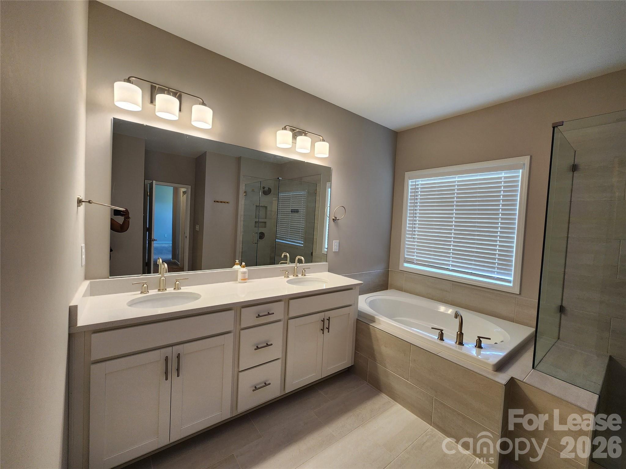 194 Winterberry Street Property Photo 34