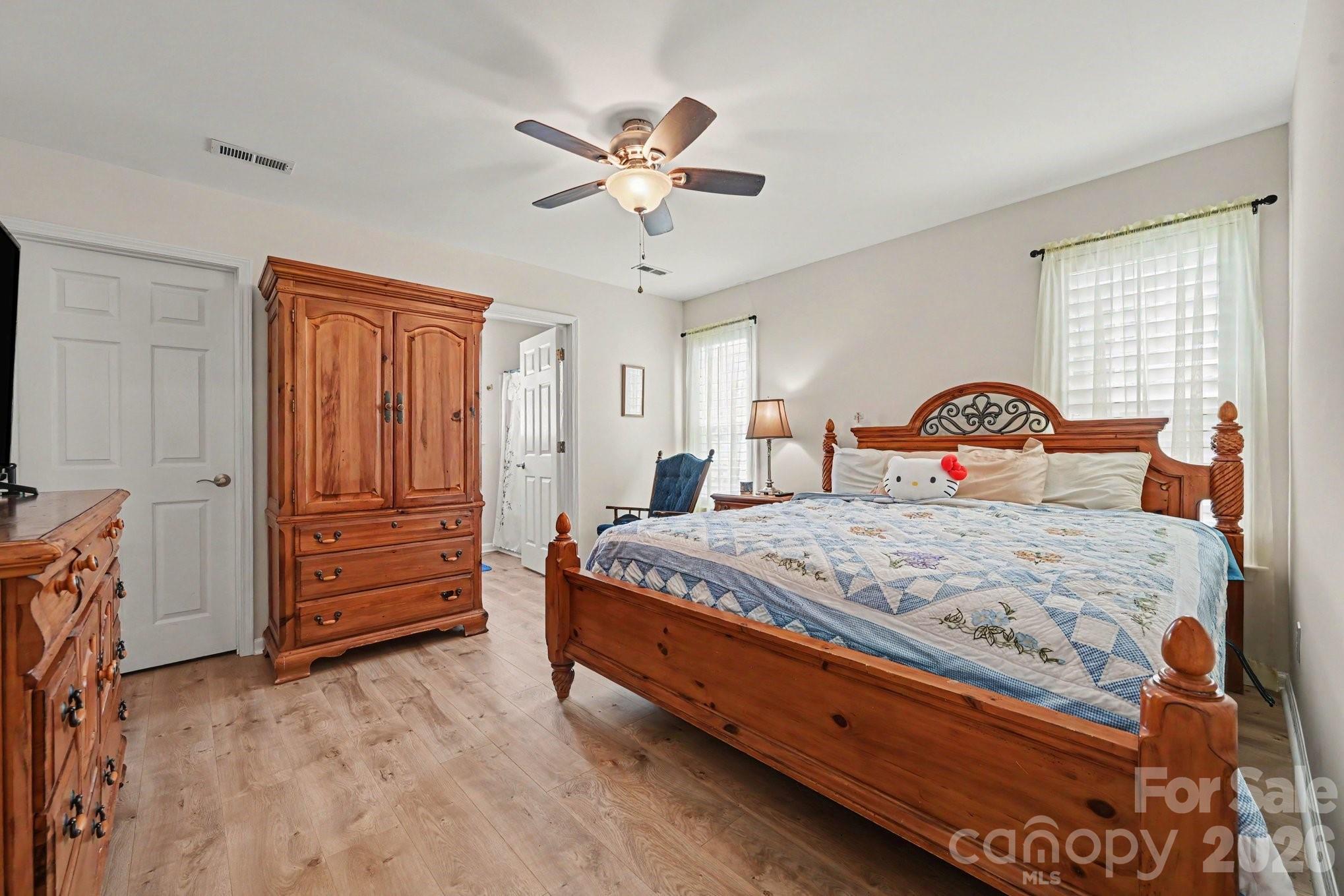 219 Edinburgh Court Property Photo 10