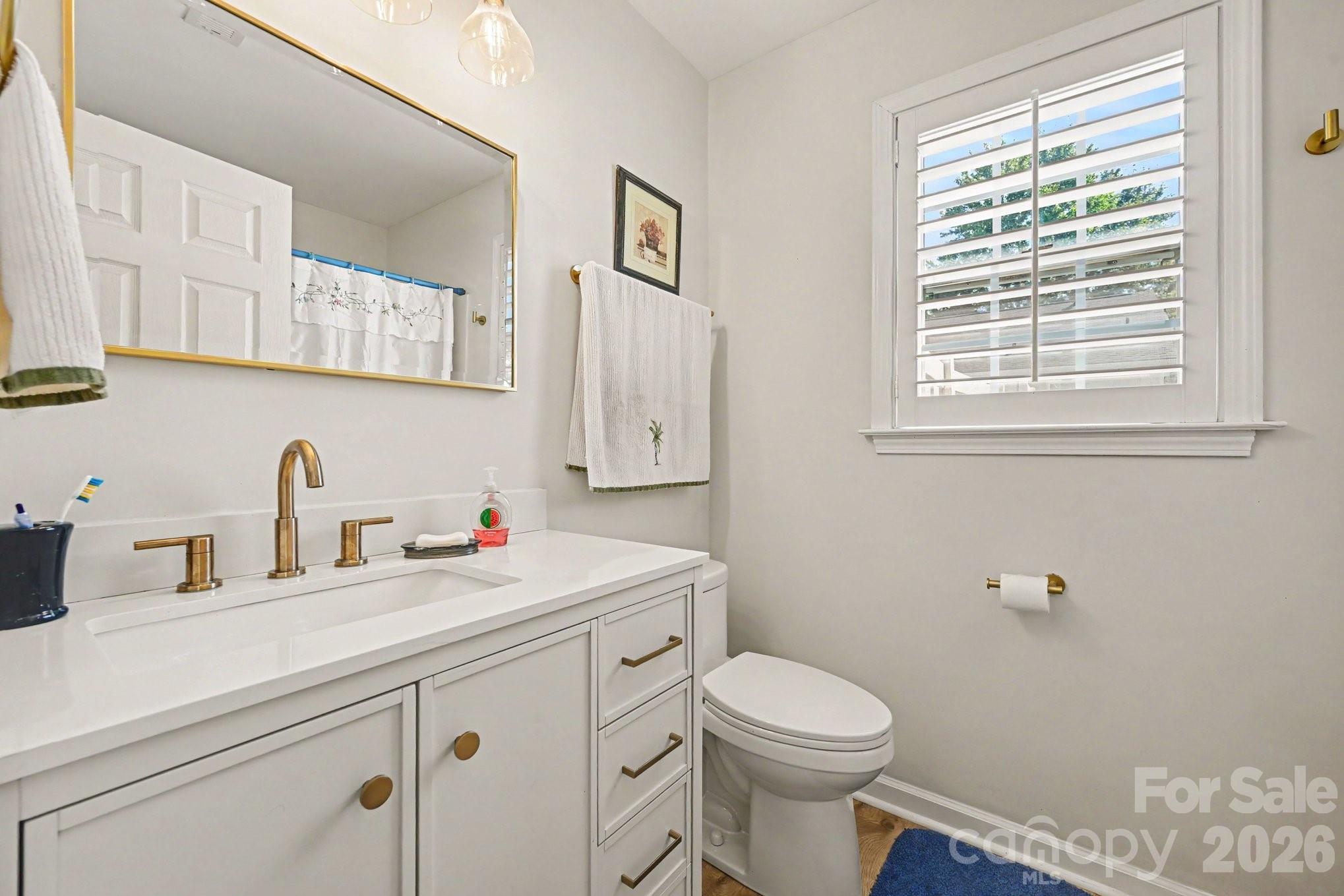219 Edinburgh Court Property Photo 11